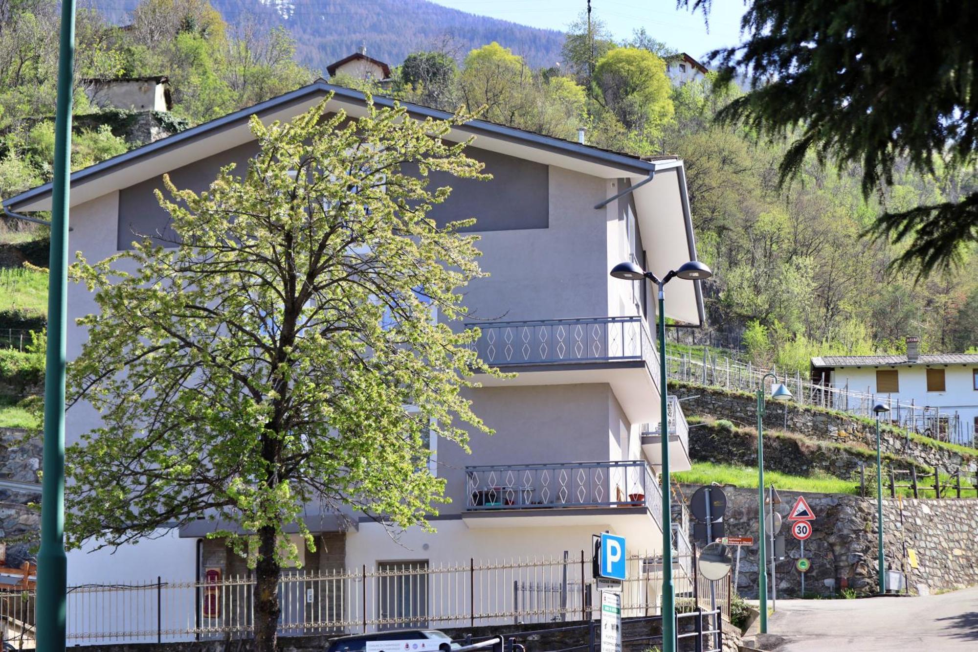 Lo Barbaboc Aparthotel Charvensod Kültér fotó
